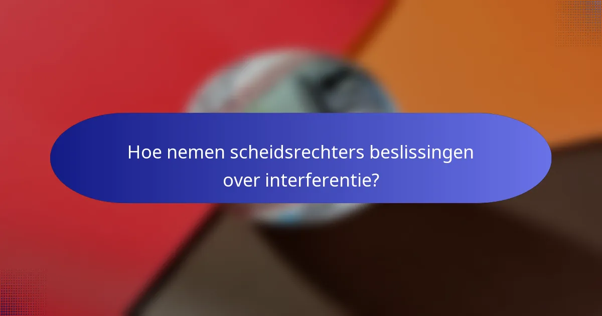 Hoe nemen scheidsrechters beslissingen over interferentie?