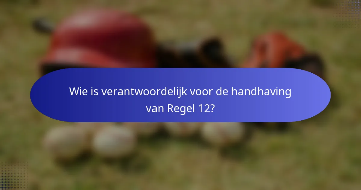 Wie is verantwoordelijk voor de handhaving van Regel 12?